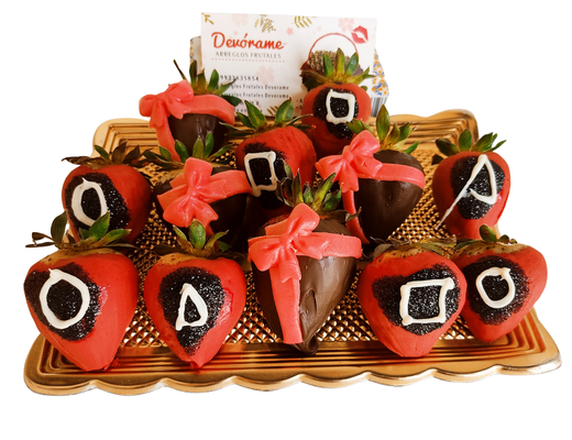 Arreglo frutal Fresas con chooclate ( juego del calamar ) devorame
