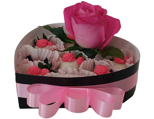 Arreglo frutal Co-46 D     Corazón lleno de fresa con chocolate, 2 chocolates Ferrero Rocher y 1 rosa natural. devorame