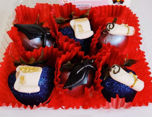 Arreglo frutal Fresas con chocolate, disponible en cualquier color devorame
